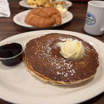 Blueberry's Cafe - Sugar-Pecan Pancakes - Breakfast & Brunch Near Me - Naples, Florida