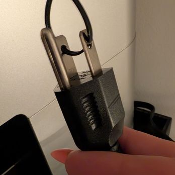 Hotel Viking - Can't plug in the coffee maker - Hotels Near Me - Newport, Rhode Island