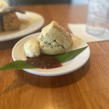 Koko Head Cafe - Vanilla biscuit - Breakfast & Brunch Near Me - Honolulu, Hawaii