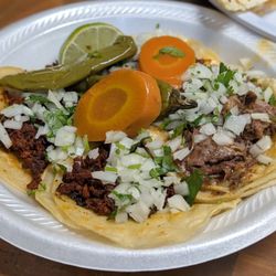 El Tapatio - Tacos (chorizo, cachete)