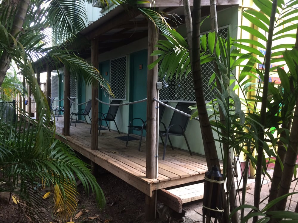 CALYPSO INN BACKPACKERS RESORT - Hostels - 5 Digger St, Cairns ...