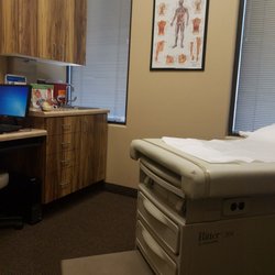 Cedars Heart Clinic - Nice room and they came right in!