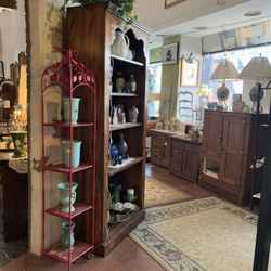 Off the Avenue Antiques & Collectibles