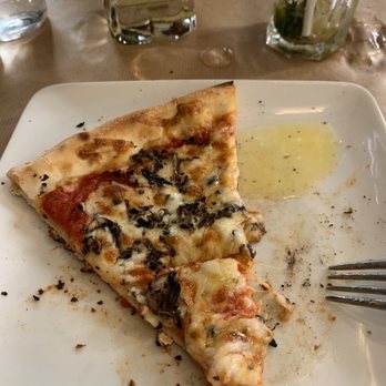 Nicole's - Margarita Pizza- Sans olives, ajoutez des champignons - Pizza Near Me - Paris, 75 Nicole's - Margarita Pizza- Sans olives, ajoutez des champignons - Pizza Near Me - Paris, 75