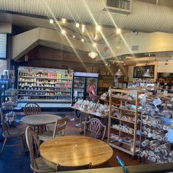 Solly's Bagelry - Interiors