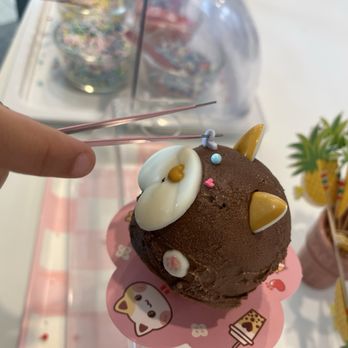MoMaCaDo - Densely packed single scoop. They let you decorate it after it's made - Ice Cream & Frozen Yogurt Near Me - San Jose, California MoMaCaDo - Densely packed single scoop. They let you decorate it after it's made - Ice Cream & Frozen Yogurt Near Me - San Jose, California
