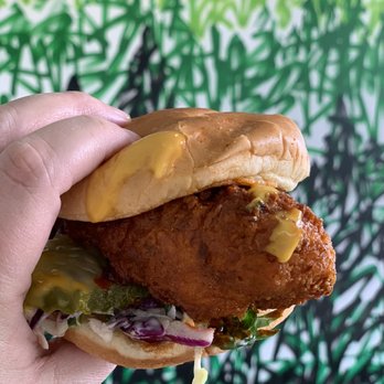 Dave's Hot Chicken - Chicken slider - Chicken Shop Near Me - Tualatin, Oregon Dave's Hot Chicken - Chicken slider - Chicken Shop Near Me - Tualatin, Oregon