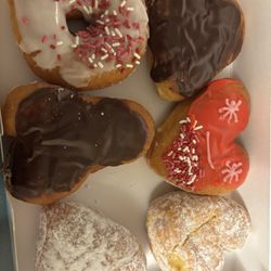 Dunkin' - Valentines Donuts