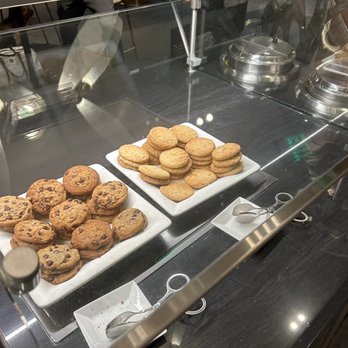 The Centurion Lounge - Airport Lounges Near Me - San Francisco, California
