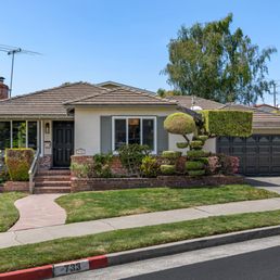 Exterior photo of Geri Stern - Compass Real Estate - Berkeley, California Exterior photo of Geri Stern - Compass Real Estate - Berkeley, California