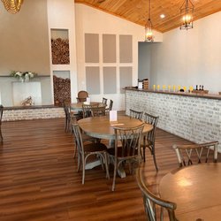 Two Lions Vineyards - Entry room