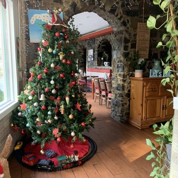 Daisy's Grill - Xmas decor - Sandwiches Near Me - Edgewater, New Jersey Daisy's Grill - Xmas decor - Sandwiches Near Me - Edgewater, New Jersey