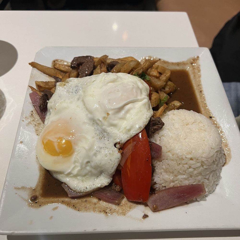 Mamita Peruvian Restaurant - Lomo Saltado - Peruvian Near Me - Glendale, California
