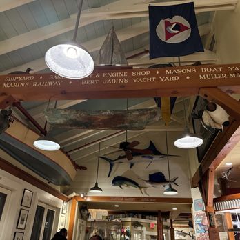 BOATYARD BAR & GRILL - Updated September 2024 - 2030 Photos & 1985