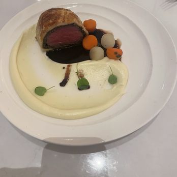 Gordon Ramsay Hell's Kitchen - Beef Wellington - New American Near Me - Miami, Florida Gordon Ramsay Hell's Kitchen - Beef Wellington - New American Near Me - Miami, Florida