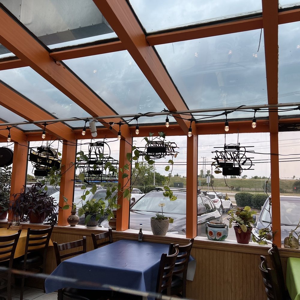 Plaza Garibaldi - Sunroom with plants - Mexican Near Me - Waukesha, Wisconsin Plaza Garibaldi - Sunroom with plants - Mexican Near Me - Waukesha, Wisconsin
