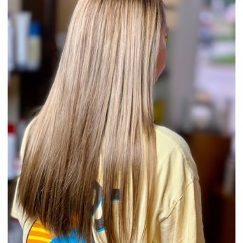 Beyond Fringe - Dimensional color by junior artist *Fawnna*
936-447-2887 - Hair Salons Near Me - Montgomery, Texas