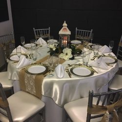 Oasis Event Venue - Table decorations for a wedding