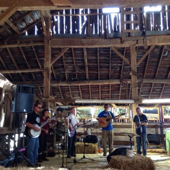 Shaw Farms - Country music in the stable - Pumpkin Patches Near Me - Milford, Ohio