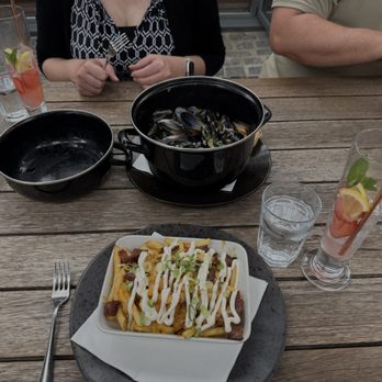 Slaughterhouse Bar & Eatery - Garlic Muscles and House fries, Strawberry Lemonchelo to drink - Pubs Near Me - St. Peter Port, GSY Slaughterhouse Bar & Eatery - Garlic Muscles and House fries, Strawberry Lemonchelo to drink - Pubs Near Me - St. Peter Port, GSY