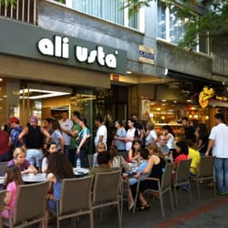 Meşhur Dondurmacı Ali Usta Moda - The line in front