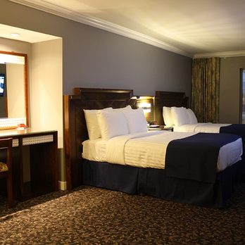 Deluxe Hotel - Hotels Near Me - Vancouver, British Columbia