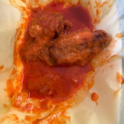 Willy's Wings - Willy's bone-in buffalo wings