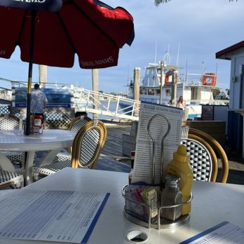 Spanky's Clam Shack - Table - Seafood Near Me - Hyannis, Massachusetts