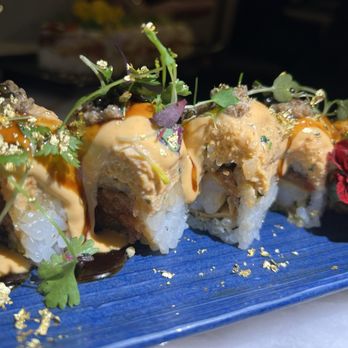 Wabi on Rose - Moonlight Rain (had gold flakes) - Sushi Bars Near Me - Venice, California Wabi on Rose - Moonlight Rain (had gold flakes) - Sushi Bars Near Me - Venice, California