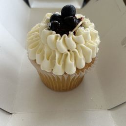 Almond cupcake