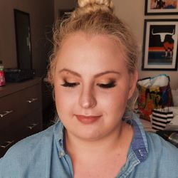 Beauty by Brooke - Glowy bridal makeup