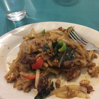 Sandee Thai Restaurant - Thai Near Me - Silverton, Oregon