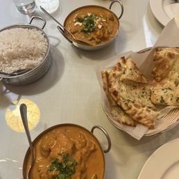 Kadai chicken (bottom), garlic naan, and chicken korma (top) Kadai chicken (bottom), garlic naan, and chicken korma (top)