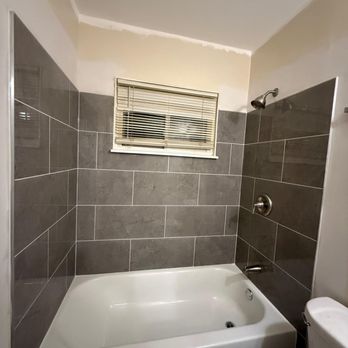 Bryan Construction - Renovation of tub and ceramic walls - Flooring Near Me - Columbus, Ohio Bryan Construction - Renovation of tub and ceramic walls - Flooring Near Me - Columbus, Ohio