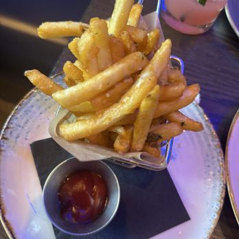 Makers Union - Parmesan Garlic Butter Fries - American Near Me - Arlington, Virginia Makers Union - Parmesan Garlic Butter Fries - American Near Me - Arlington, Virginia
