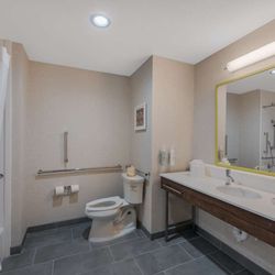 Hampton Inn Williams - Guest room bath