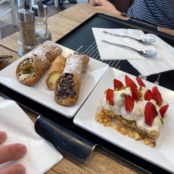 IT Pasta Fresca - Cannoli et tarte aux fraises - Pizza Near Me - Paris, 75 IT Pasta Fresca - Cannoli et tarte aux fraises - Pizza Near Me - Paris, 75