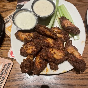 Outback Steakhouse - Kookaburra Wings - Steakhouses Near Me - Knoxville, Tennessee
