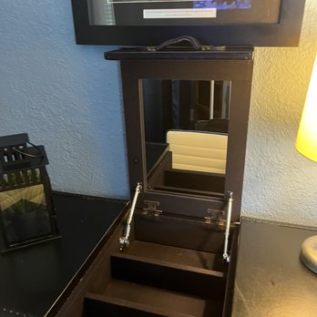 Hollander Hotel - Hotels Near Me - St. Petersburg, Florida Hollander Hotel - Hotels Near Me - St. Petersburg, Florida