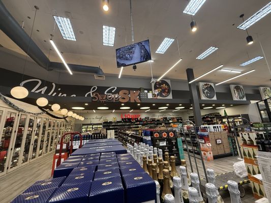 Super King Market by null