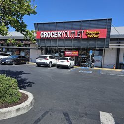 Grocery Outlet - The front