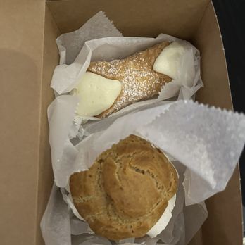 Mike's Pastry - Plain Cannoli + Boston Cream Puff - Bakeries Near Me - Cambridge, Massachusetts