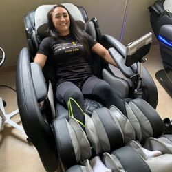 ROC-LA IV - Our full body massage chairs are the best!