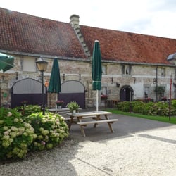 Kasteel Schaloen - De binnenplaats