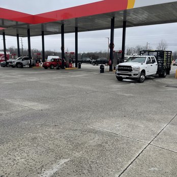 Pilot Travel Center - trucks parked at a gas station - Gas Stations Near Me - Monteagle, Tennessee Pilot Travel Center - trucks parked at a gas station - Gas Stations Near Me - Monteagle, Tennessee