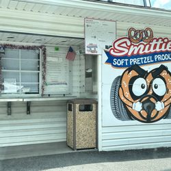 Smitties Soft Pretzels - Closed without explanation.