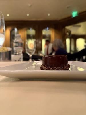 The Garden City Hotel by null