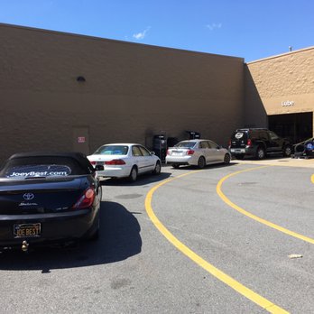 Walmart Supercenter - 3 hour wait for oil change. There are 4 employees visible and only 1 bay open for oil change. you can see the other bays are empty. - Grocery Near Me - Savannah, Georgia Walmart Supercenter - 3 hour wait for oil change. There are 4 employees visible and only 1 bay open for oil change. you can see the other bays are empty. - Grocery Near Me - Savannah, Georgia