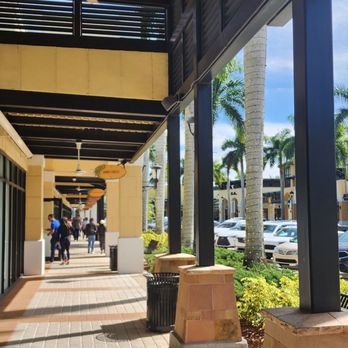 The Colonnade Outlets - Shopping Centers Near Me - Sunrise, Florida