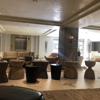 Huntley - Hotel entrance / waiting area - Hotels Near Me - Santa Monica, California Huntley - Hotel entrance / waiting area - Hotels Near Me - Santa Monica, California